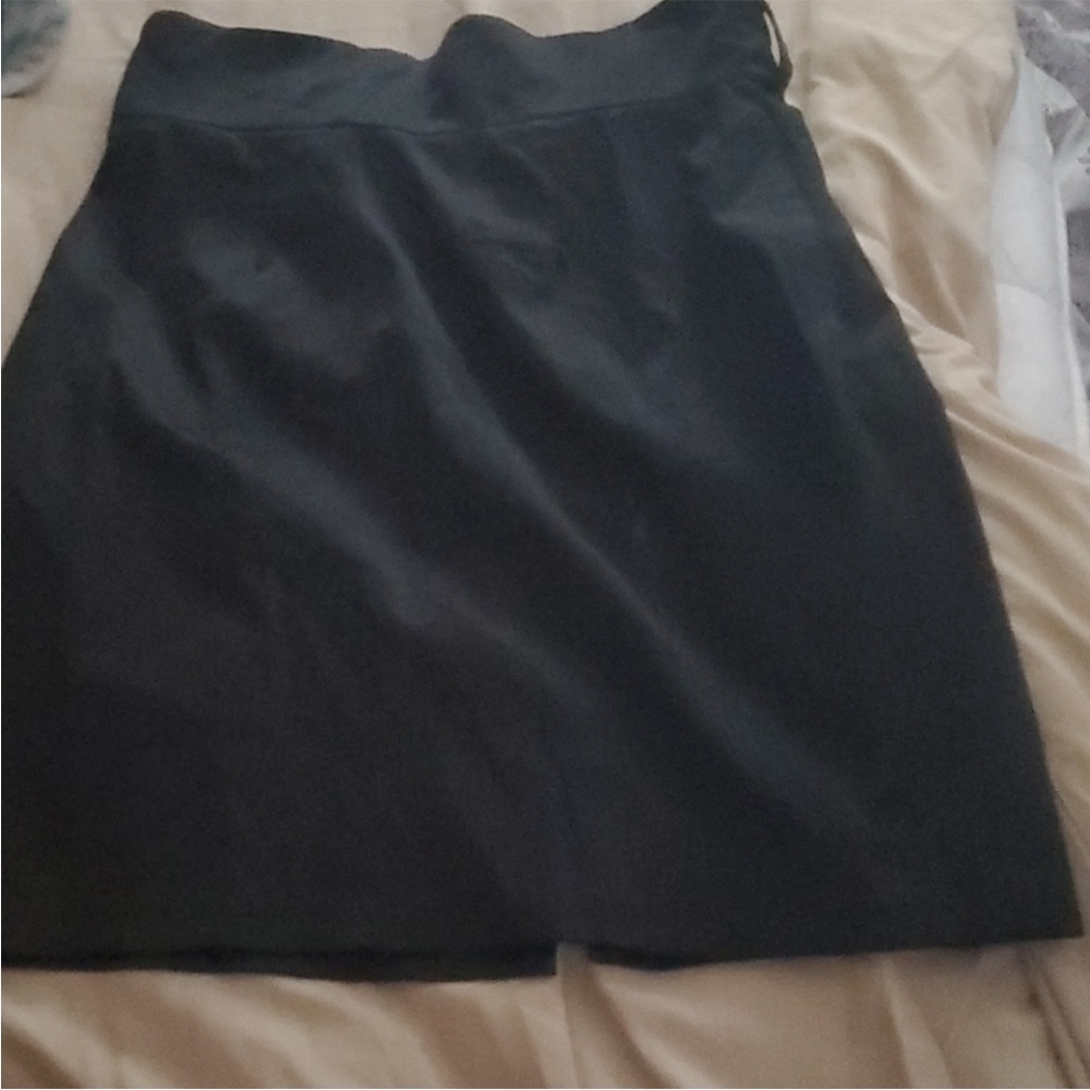 Pencil ✏️ Skirt black satin w/shiny exterior slimming skirt belt loops size XS